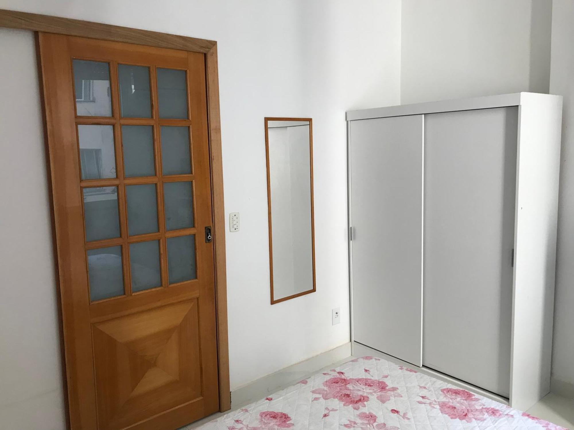 Apartamento Copacabana Quadra Da Praia, 2 Quartos E Sala - No Posto 6