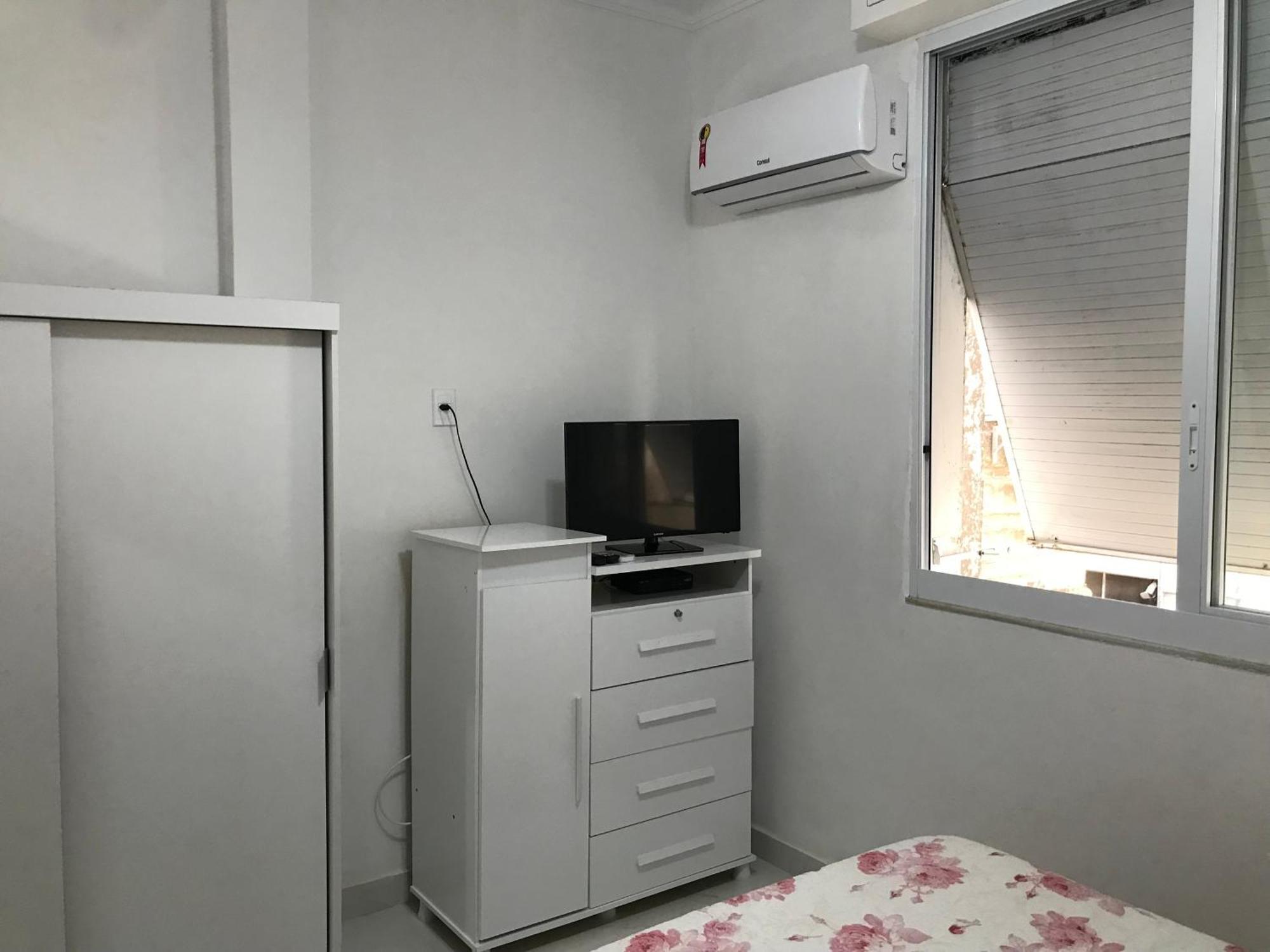 Copacabana Quadra Da Praia, 2 Quartos E Sala - No Posto 6 *